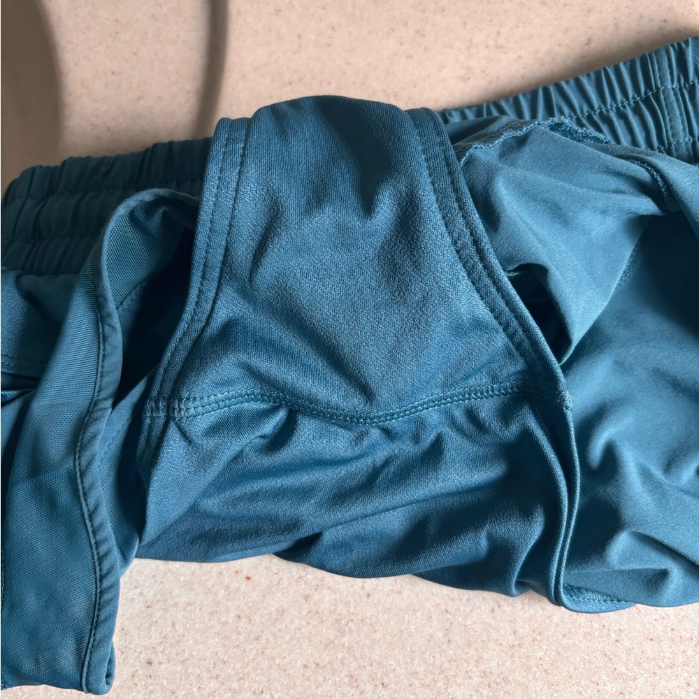 Athleta Mesh Racer Run Short Size Small - Picture 3 of 5